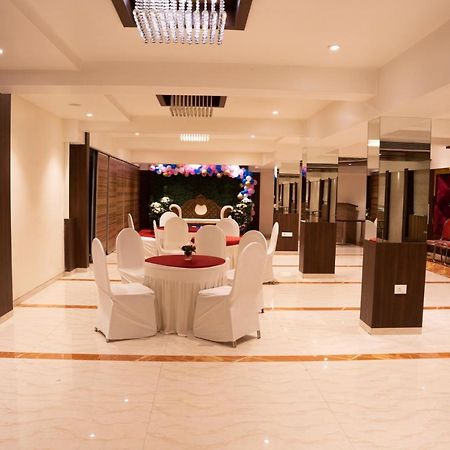 Gold Crest Business Hotel Navi Mumbai Esterno foto