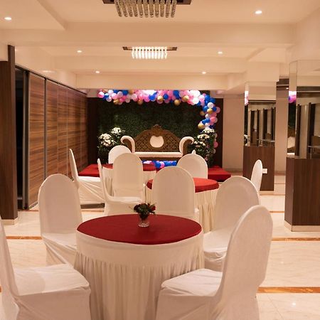 Gold Crest Business Hotel Navi Mumbai Esterno foto