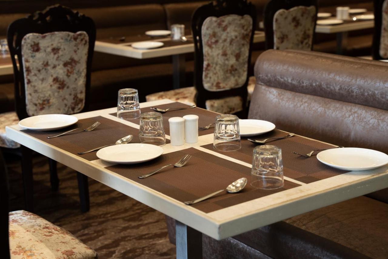 Gold Crest Business Hotel Navi Mumbai Esterno foto