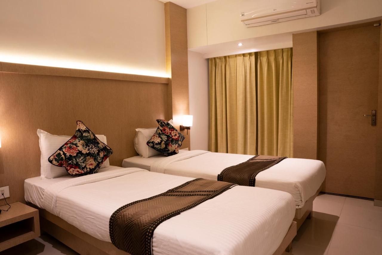 Gold Crest Business Hotel Navi Mumbai Esterno foto