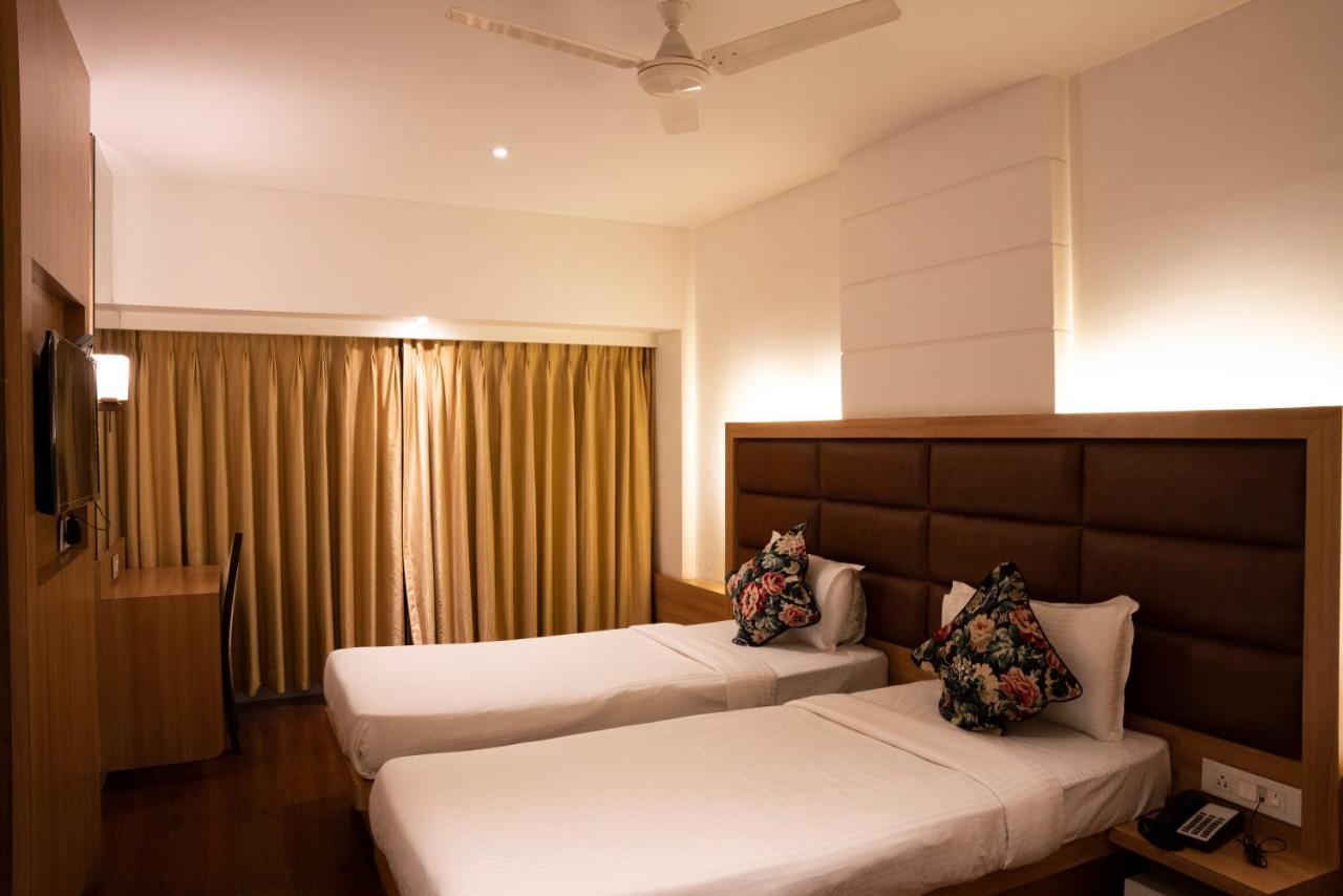 Gold Crest Business Hotel Navi Mumbai Esterno foto