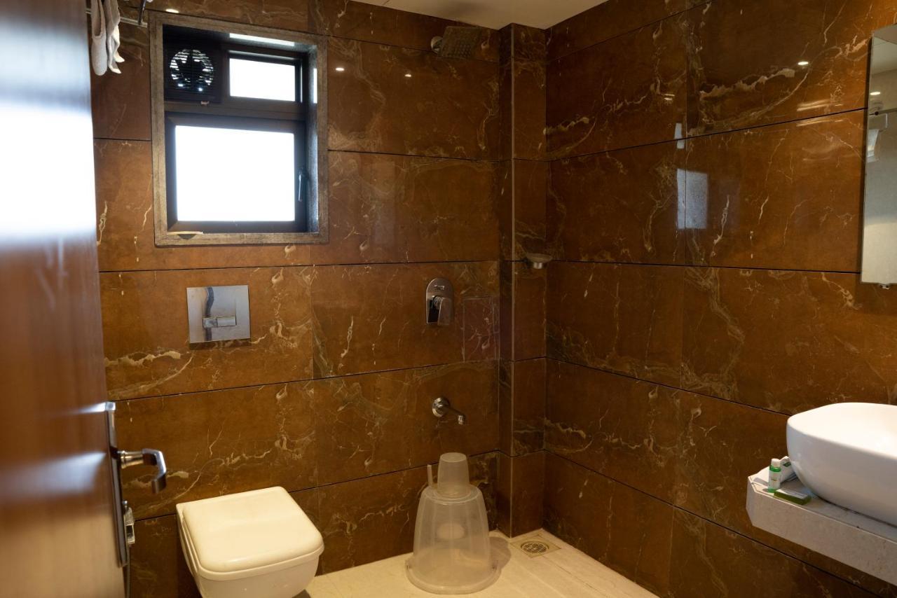 Gold Crest Business Hotel Navi Mumbai Esterno foto