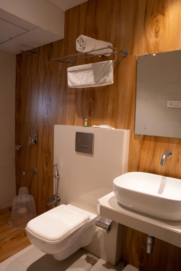 Gold Crest Business Hotel Navi Mumbai Esterno foto