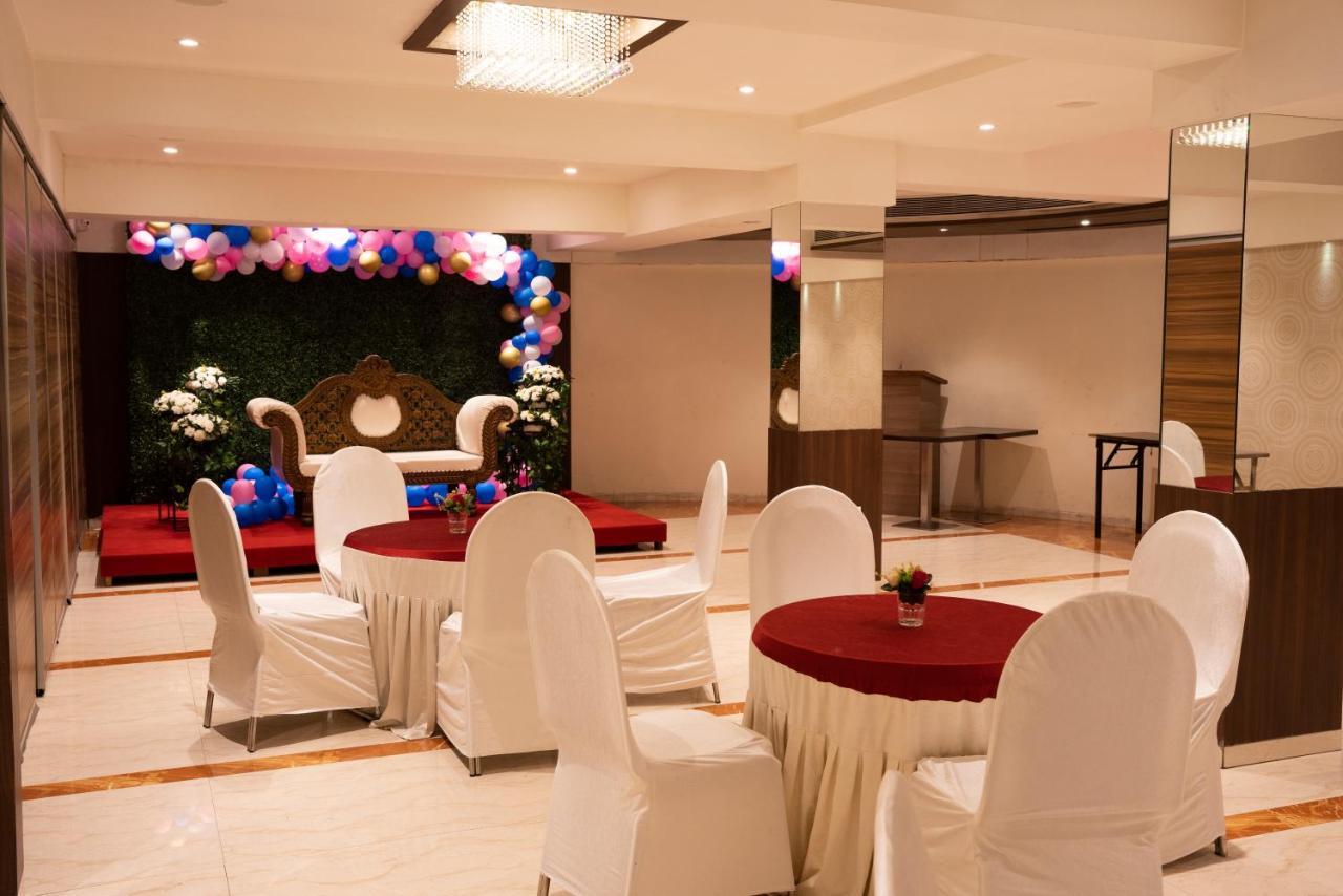 Gold Crest Business Hotel Navi Mumbai Esterno foto