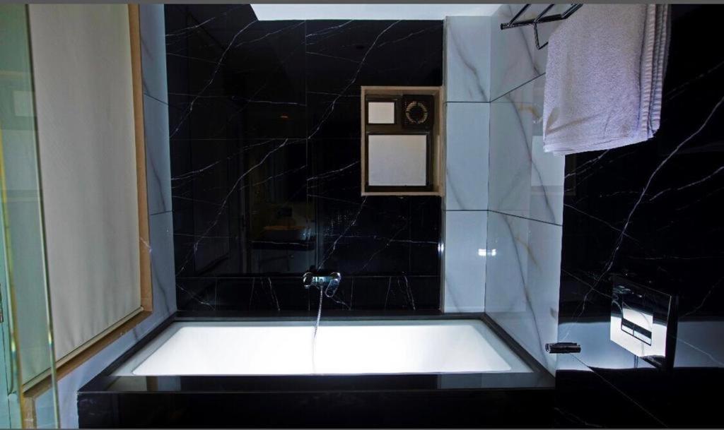Gold Crest Business Hotel Navi Mumbai Esterno foto